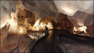 Parcours dans la grotte Chauvet 2 - Reconstitution fidèle de l'atmosphère de la grotte originale